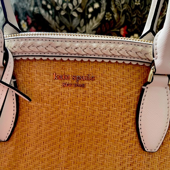 Kate Spade purse - worn once - Picture 4 of 10